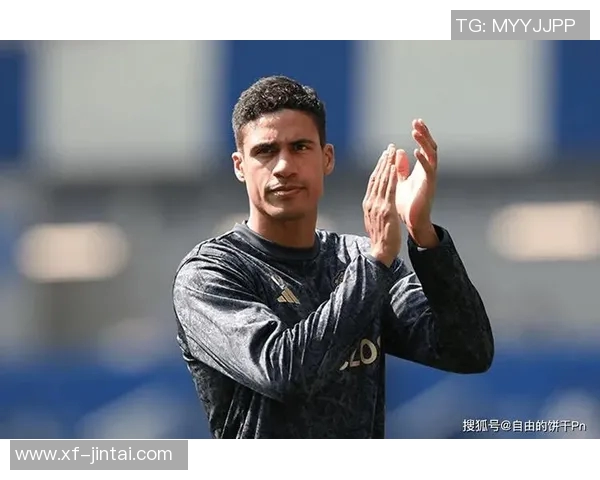 足球巨星瞬间蹲下背后隐藏的故事与深意揭秘